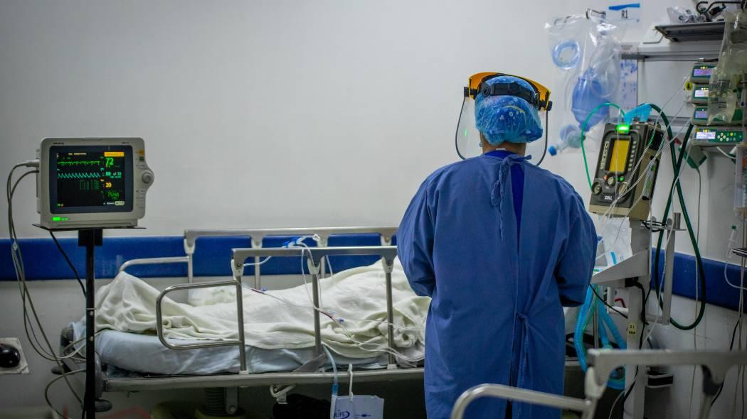 3.162 casos nuevos y 186 fallecidos este lunes por coronavirus El Ministerio de Salud reportó 3.162 casos nuevos de coronavirus en Colombia, de las 29.676 pruebas procesadas para el informe presentado este lunes. A esta cifra se acumula a los 186 fallecidos por cuenta del virus, de los cuales 166 pertenecen a días anteriores.