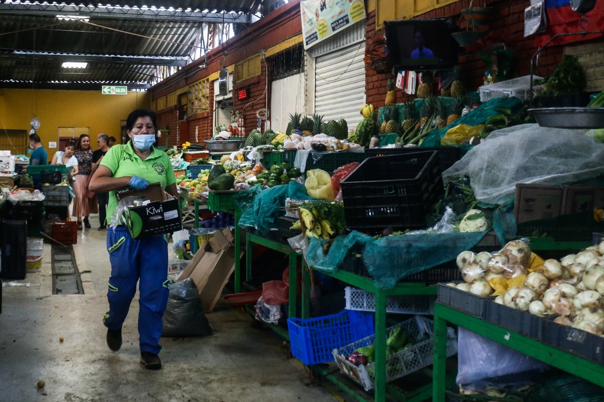 Las tiendas de barrio siguen siendo las preferidas para comprar alimentos En el país las tiendas de barrio siguen siendo las preferidas para comprar alimentos, según los resultados de un informe de consumo de alimentos en los hogares colombianos durante 2021, realizado por la Cámara de la Industria de Alimentos de la ANDI en alianza con Raddar.