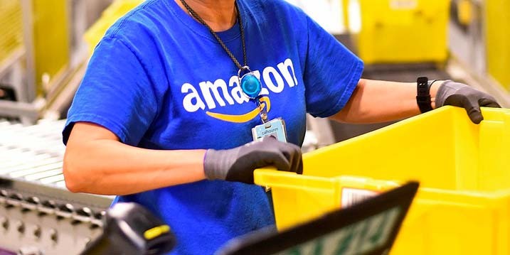 ¡Postúlate! Amazon dará 400 empleos en Colombia Amazon anunció este martes el crecimiento de sus operaciones en Colombia con la creación de 400 nuevos empleos para expandir su alcance a cinco nuevas regiones como Atlántico, Santander, Caldas, Quindío y Risaralda.