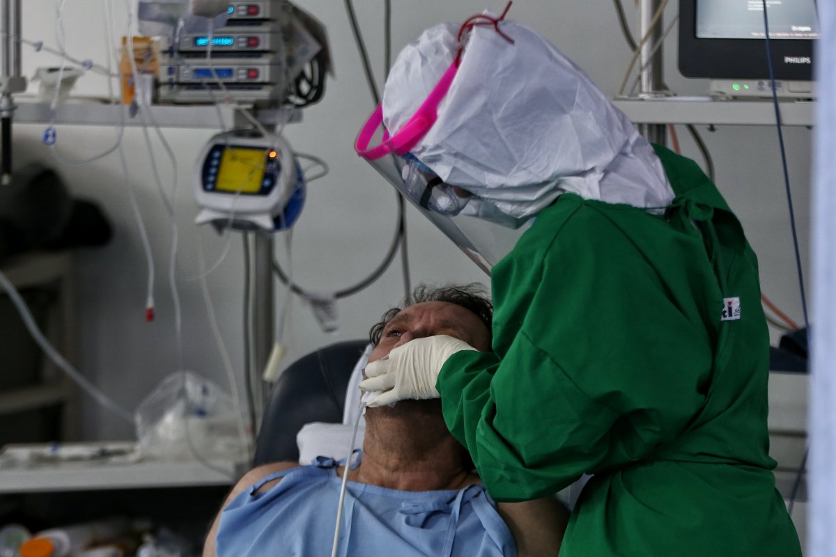 Este domingo se registraron 95 muertes y 1.908 nuevos casos de COVID El Ministerio de Salud reportó este domingo 1.908 nuevos casos de Covid-19 en Colombia y 95 muertes por cuenta del virus, de las cuales 85 corresponden a días anteriores. La entidad también registró en la última jornada 2.409 recuperados.