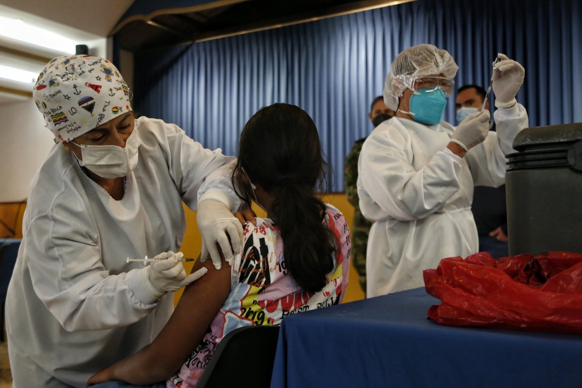 OMS felicitó a Colombia por avanzar en la vacunación A un año de haber comenzado la vacunación contra el Covid-19 en el país, la representante de la Organización Panamericana de la Salud (OPS) y Organización Mundial de la Salud (OPS) en Colombia, Gina Tambini, felicitó a las autoridades sanitarias y a la población por responder de una forma “muy responsable” ante la pandemia.