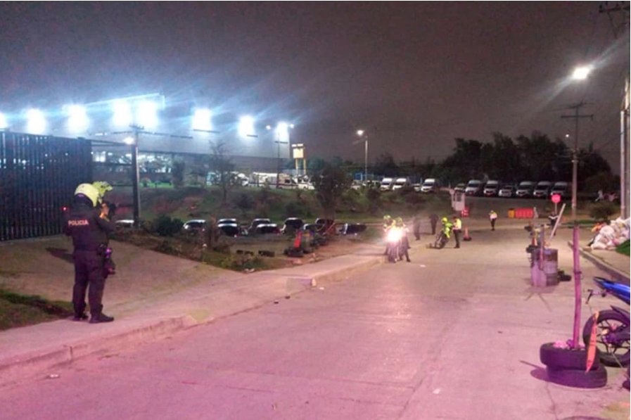 ¡Última hora! Se registra fuerte explosión en Ciudad Bolívar En la noche de hoy sábado se vivieron momentos de tensión por cuenta de una fuerte explosión en la estación de Policía de Sierra Morena, en Ciudad Bolívar.