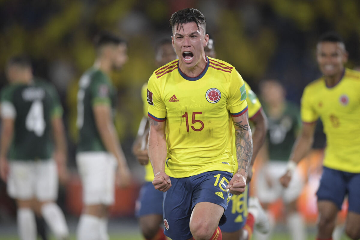 En Video: así se vivió la goleada de Colombia ante Bolivia La Selección Colombia de Fútbol de Mayores derrotó 3-0 a su similar de Bolivia, en el estadio Metropolitano de Barranquilla, con lo que mantiene la posibilidad matemática de conseguir el cupo al repechaje para la Copa Mundial de la FIFA Catar 2022.