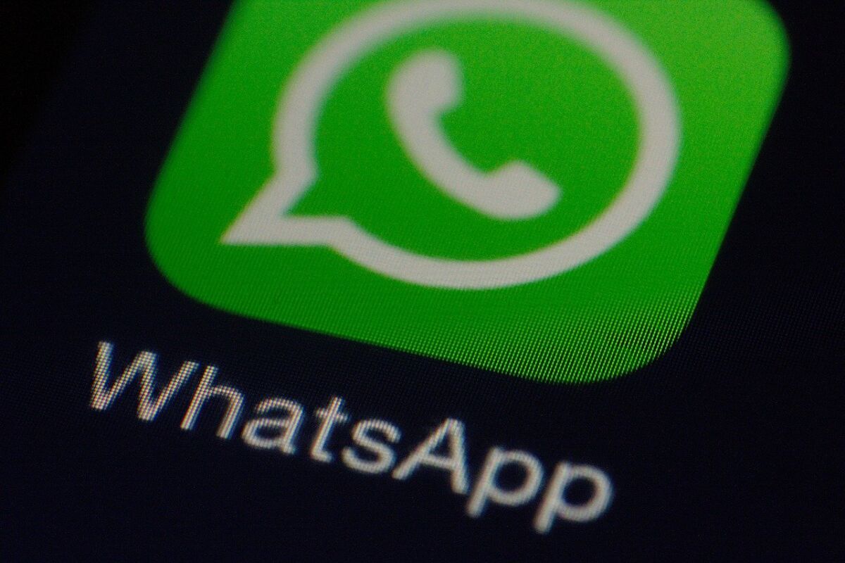 Las novedades que llegan a WhatsApp Mark Zuckerberg, CEO de la compañía Meta (antes Facebook y propietaria de WhatsApp), anunció este jueves la llegada de una nueva funcionalidad a la aplicación de mensajería instantánea que usan 2.000 millones de usuarios en más de 180 países.