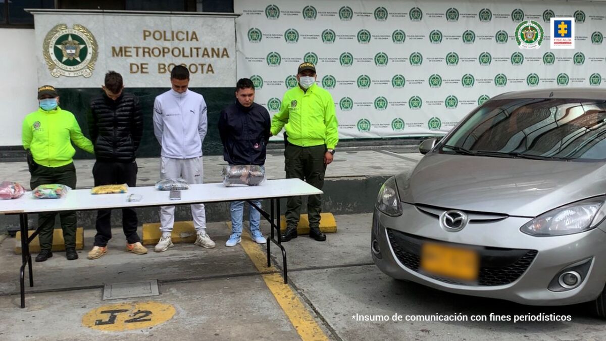 Golpe a 10 bandas criminales en Bogotá En las últimas horas la Fiscalía General de la Nación, con el apoyo de la Policía Nacional, informó que fueron capturados en casi dos semanas 44 presuntos integrantes de 10 bandas criminales dedicadas a homicidios, hurtos en diferentes modalidades y narcomenudeo en Bogotá.