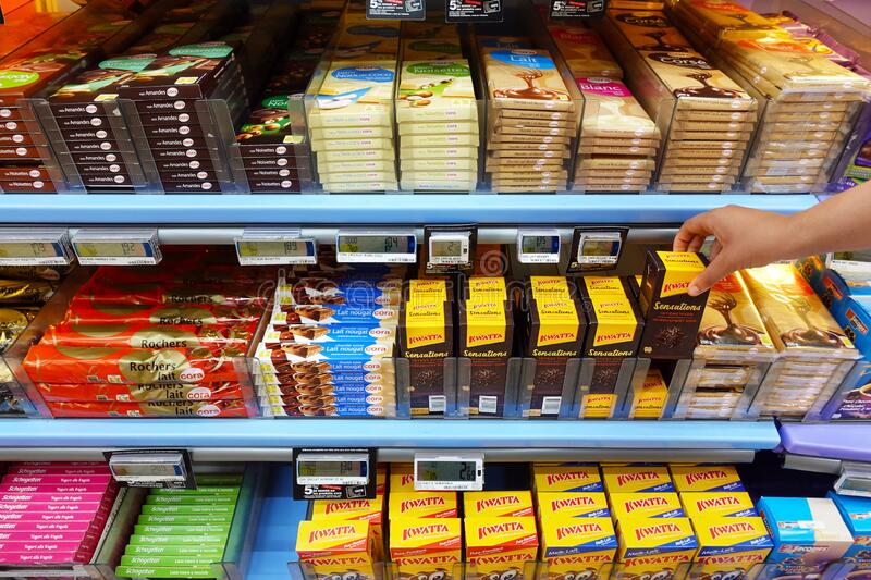 Capturado en Faca por no pagar una chocolatina Aunque parezca insólito, un hombre fue capturado por haber cogido una chocolatina y no pagarla en un supermercado en Facatativá (Cundinamarca).