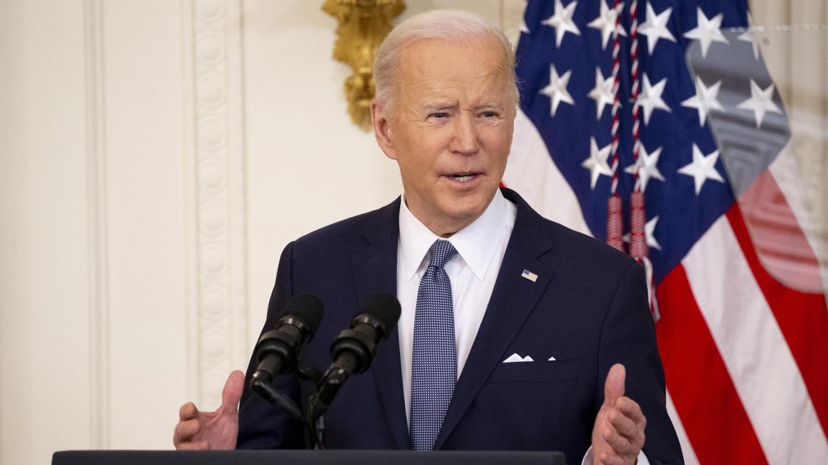 Joe Biden dio positivo para COVID El presidente estadounidense, Joe Biden, ha dado este jueves positivo por COVID-19, si bien se encuentra "bien" y presenta únicamente "síntomas muy leves", según ha informado la Casa Blanca.