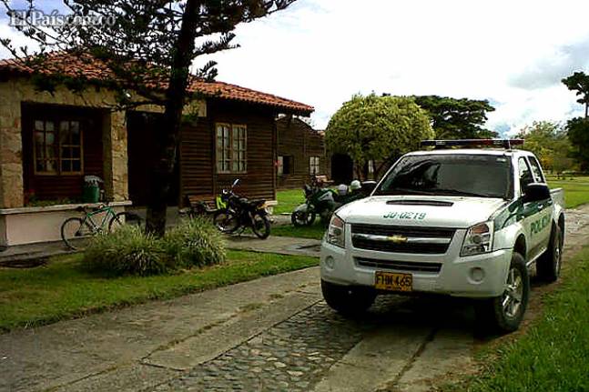 Ladrones le desocuparon la casa a Faustino Asprilla Faustino Asprilla denunció que en la tarde de este domingo cuatro delincuentes ingresaron a su finca en Tuluá, Valle del Cauca y lo robaron.