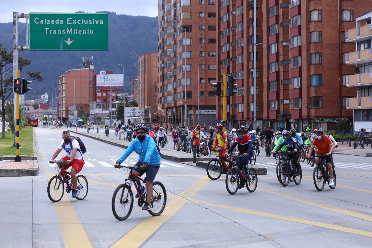 Tragedia en ciclovía: conductor borracho mató a ciclista y dejó varios heridos en Bogotá En la mañana de hoy, se presentó un grave accidente el cual dejó un ciclista muerto y 5 más, gravemente heridos en la ciclovía de la calle 17 sur con carrera 9a.