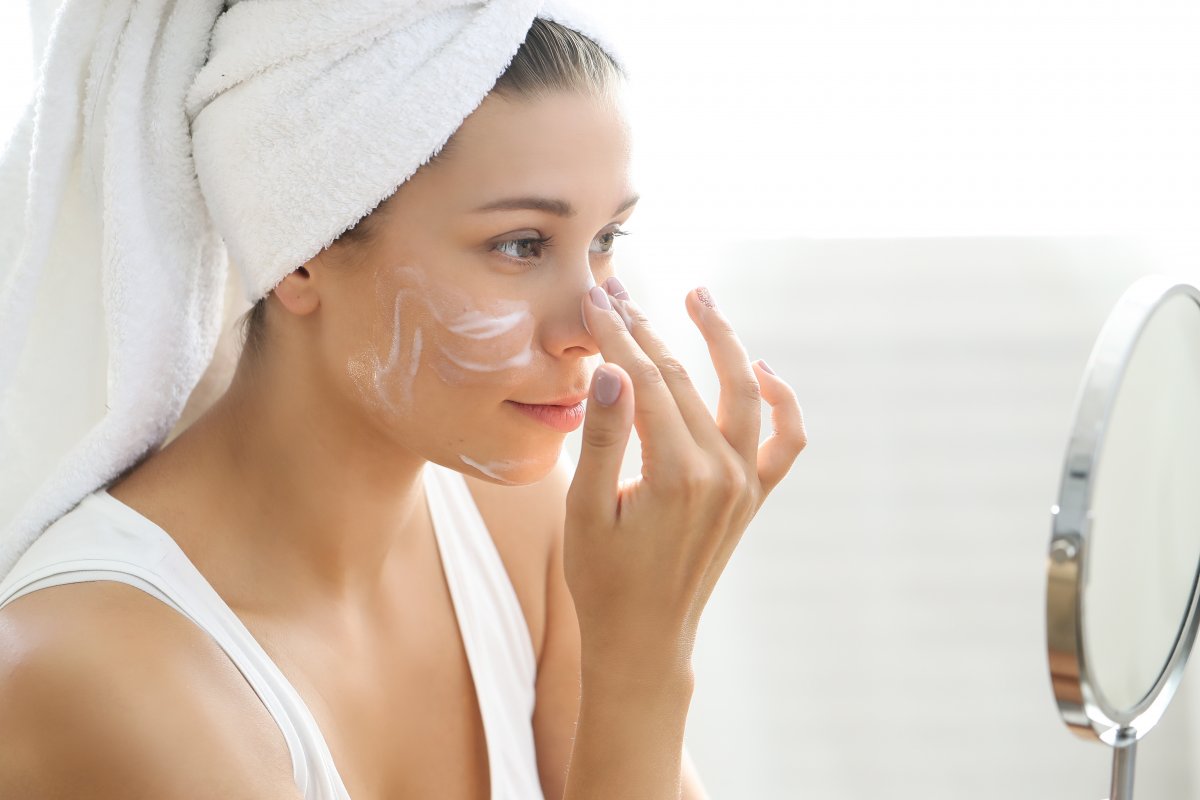 Lo que debe saber para cuidar su piel Lucir una piel saludable y bella requiere una atención y cuidados diarios, para esto se deben generar hábitos de limpieza.