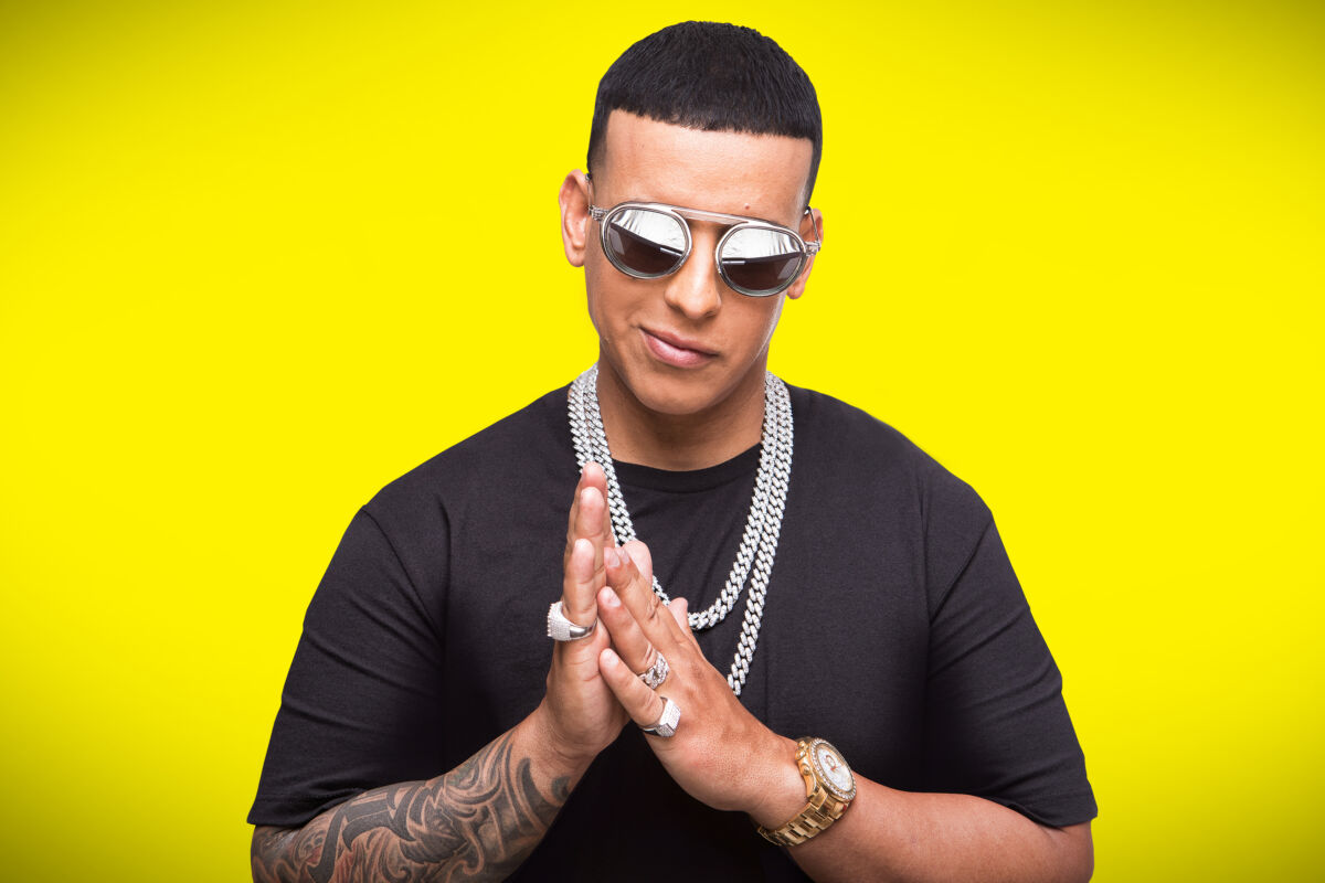 EN VIDEO: Daddy Yankee anuncia su retiro de la música En un video de tres minutos de duración, el cantante de 'Gasolina' y 'Despacito' Daddy Yankee agradeció a sus fanáticos por darle las llaves para abrir las puertas del reggaeton a nivel mundial.