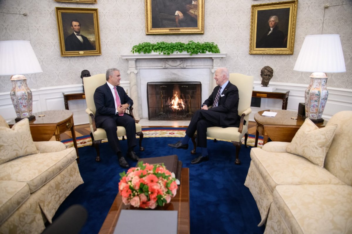 Presidente Iván Duque y Joe Biden ya están reunidos en la casa blanca Los presidentes de Colombia, Iván Duque Márquez, y de Estados Unidos, Joe Biden, ya están reunidos en la Casa Blanca en Washington, para discutir temas de la agenda bilateral y de la coyuntura internacional.
