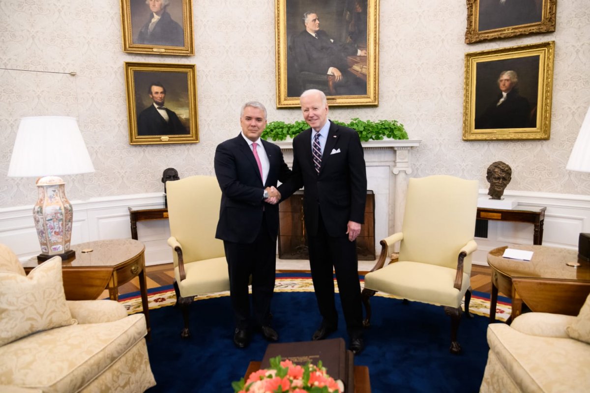 Presidente Iván Duque y Joe Biden ya están reunidos en la casa blanca Los presidentes de Colombia, Iván Duque Márquez, y de Estados Unidos, Joe Biden, ya están reunidos en la Casa Blanca en Washington, para discutir temas de la agenda bilateral y de la coyuntura internacional.