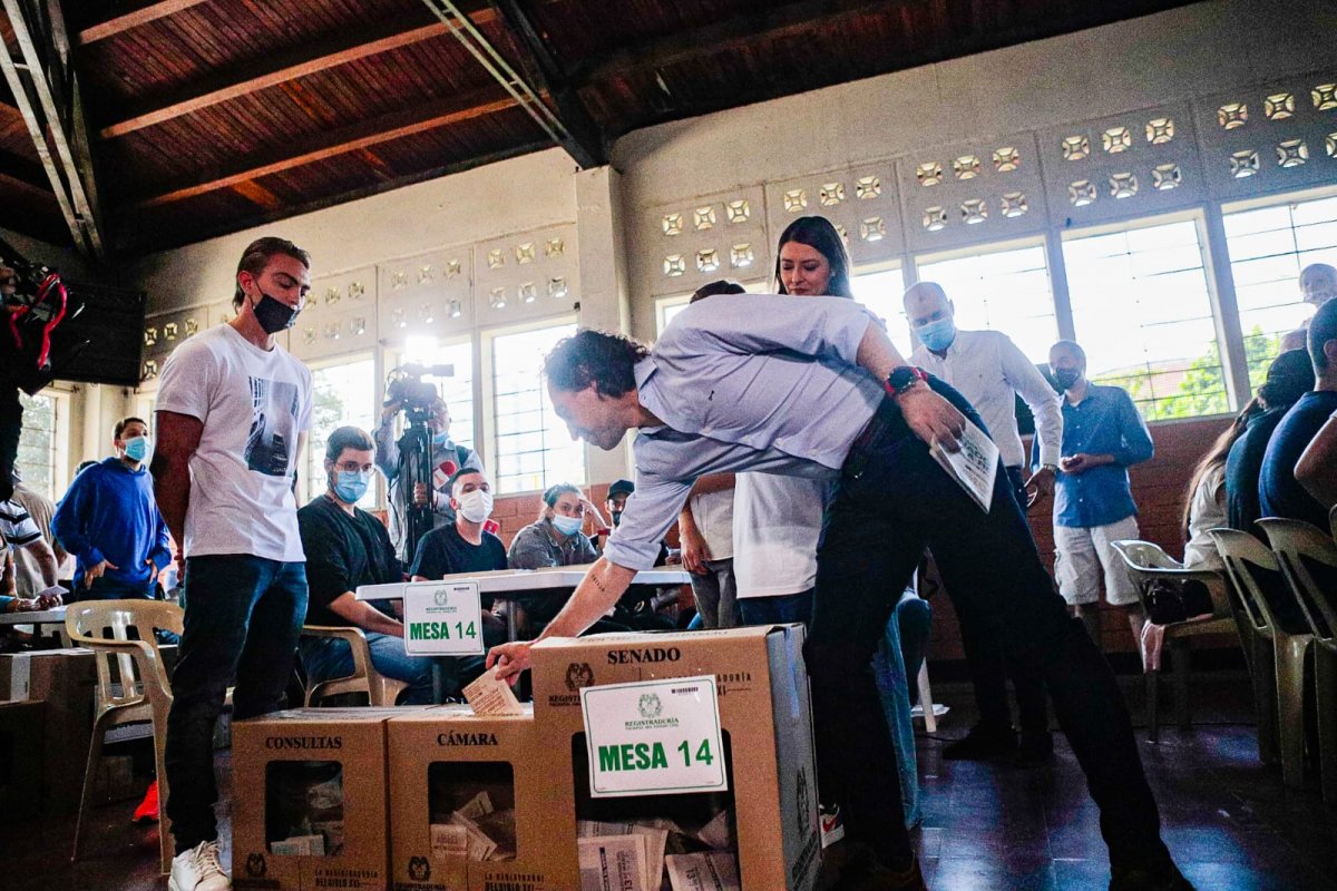 Fico Gutiérrez, el candidato a la presidencia del Equipo por Colombia Fico Gutiérrez, se quedó con el triunfo del Equipo por Colombia, en el marco de las consultas interpartidistas que se desarrollaron este domingo en Colombia.