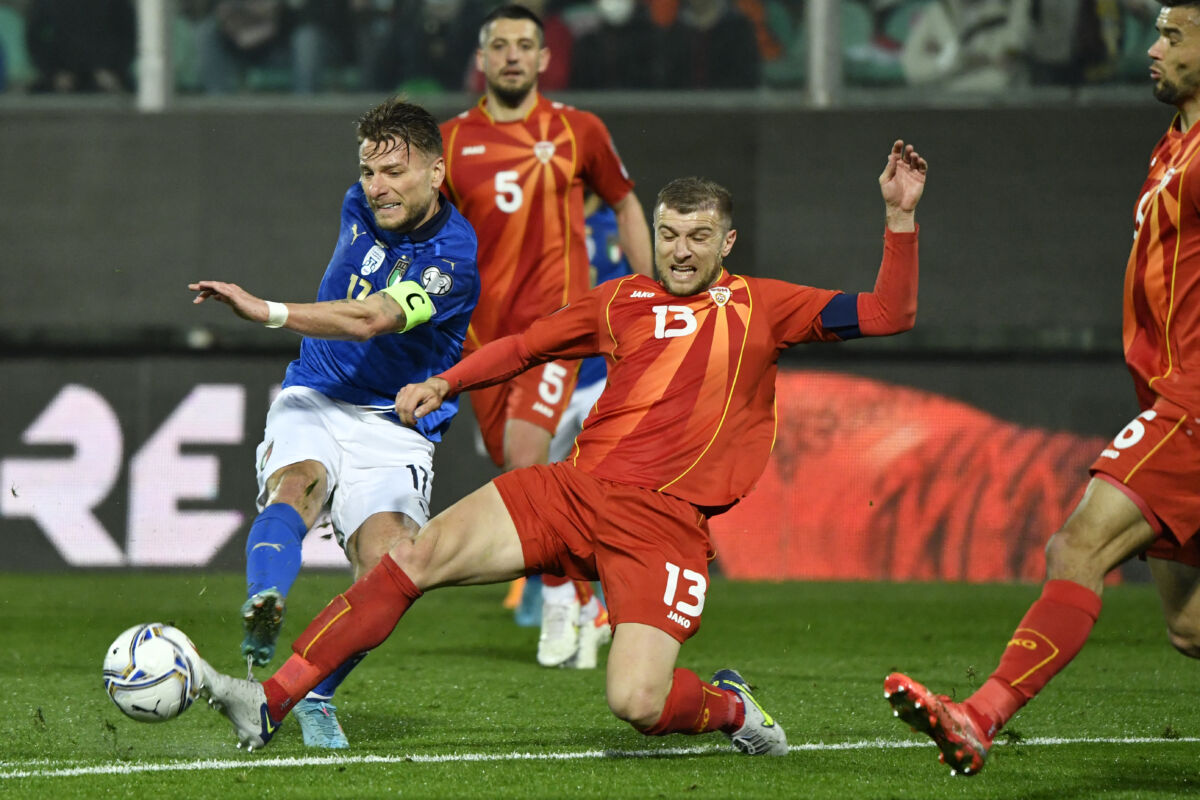 ¡Sorpresa! Macedonia dejó por fuera del Mundial a Italia La Selección de Italia cayó como local 0-1 contra Macedonia del Norte este jueves en las semifinales de la repesca, y se despide del Mundial 2022 tras un agónico gol de los visitantes en el tiempo de adición.