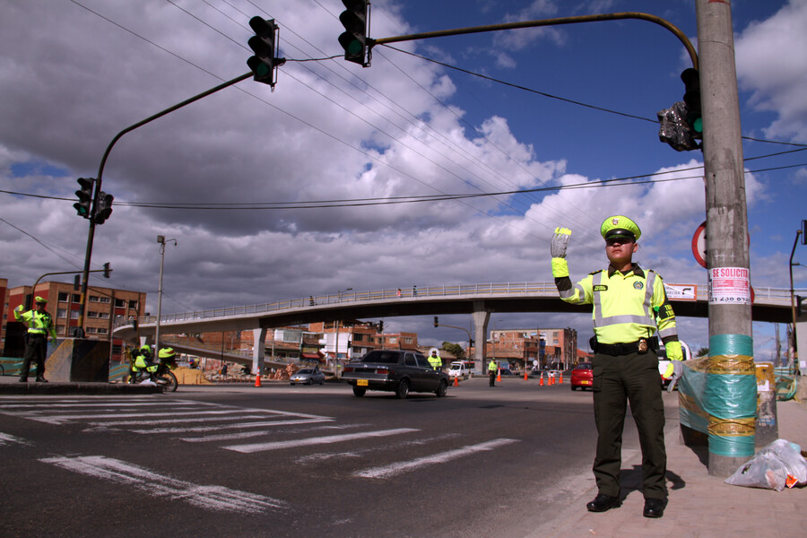 Más de 3 millones de vehículos se han movilizado este puente festivo por el país  La Policía de Tránsito informó que a pocas horas de terminar el puente del Día de San José, por las carreteras del país se han movilizado 3.013.681 vehículos, de los cuales 997.171 han sido en Cundinamarca y 529.703 en Bogotá.