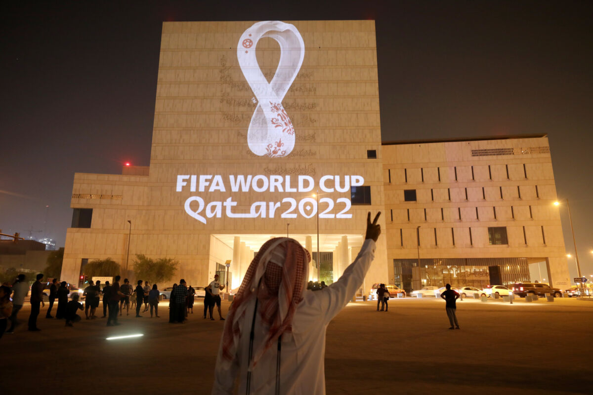 ¡De 90 a 100 minutos! Propuesta de la FIFA para Mundial de Catar Gianni Infantino, presidente de la FIFA, anunció que se está estudiando la posibilidad de jugar 100 y no 90 minutos en el Mundial de Catar.