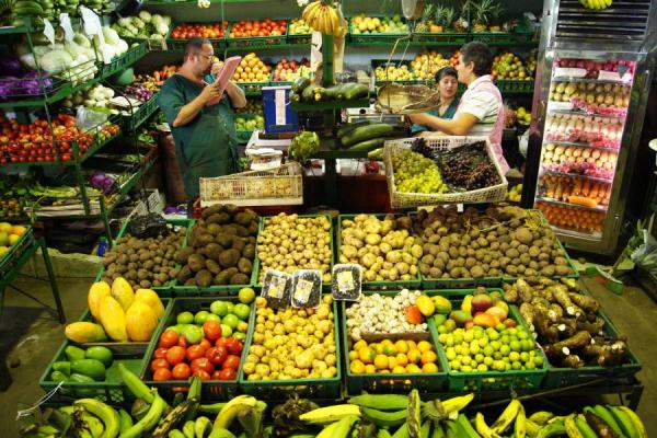 El 'corrientazo' es el más afectado por la inflación: Director del DANE La inflación en marzo se ubicó en 1,0% y el dato anual llegó a 8,53 %. Los alimentos son los más afectados por los altos costos.