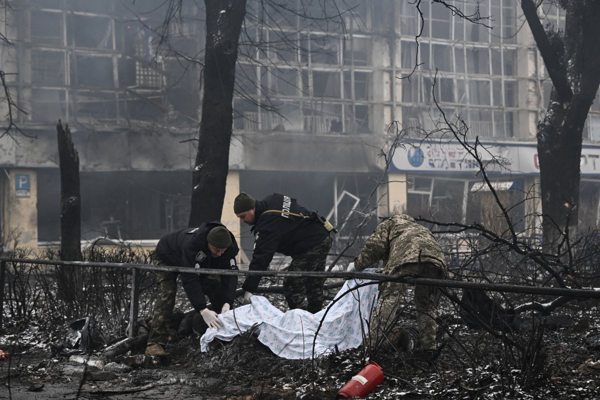 Naciones Unidas confirma 1.600 civiles muertos y 2.200 heridos en Ucrania  Más de 1.600 civiles ucranianos han muerto y más de 2.200 han resultado heridos como consecuencia de la invasión rusa de Ucrania desde el principio de la invasión, según el último balance actualizado del Alto Comisionado de las Naciones Unidas para los Derechos Humanos, publicado este viernes.