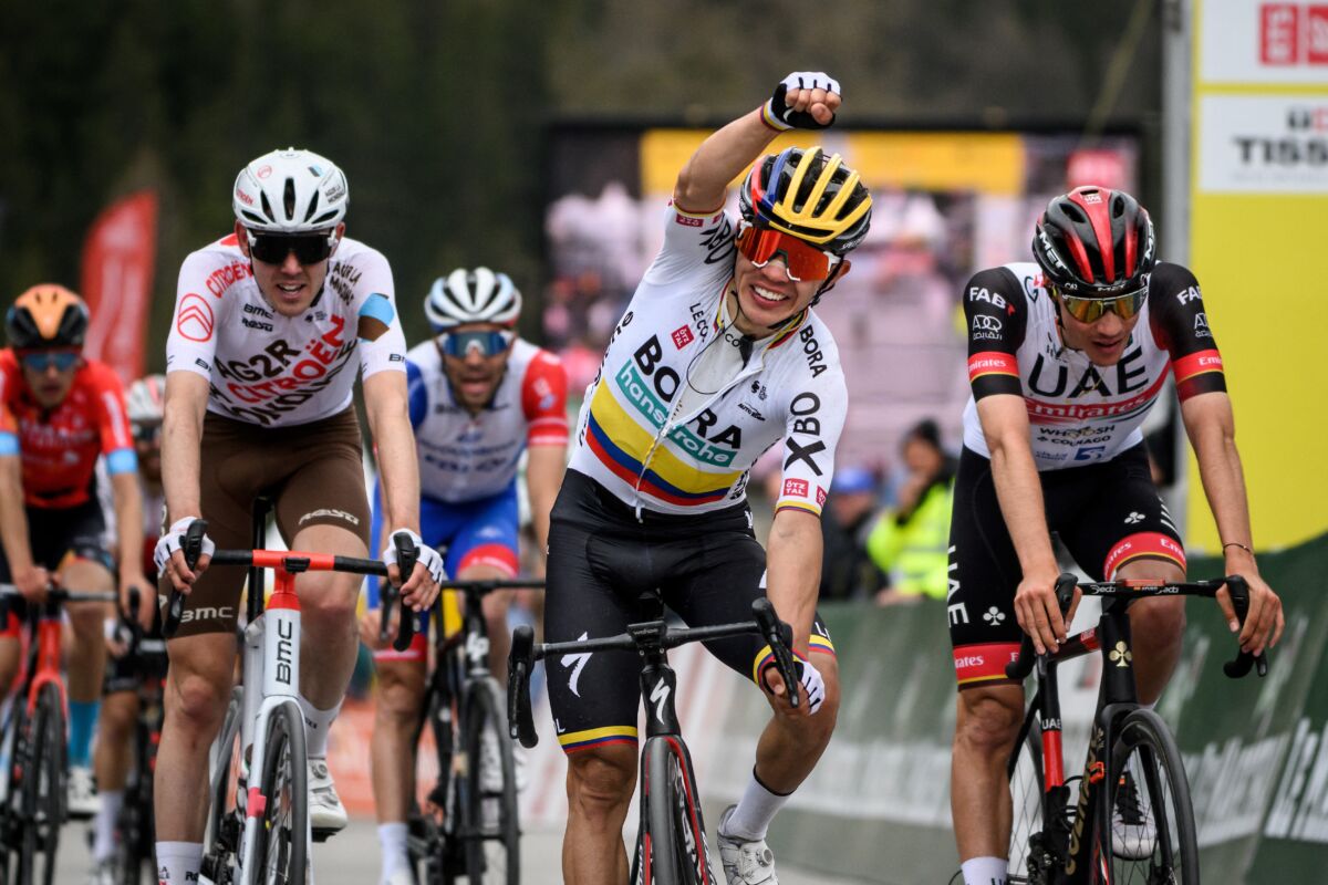 ¡Triunfazo de Sergio Higuita en el Tour de Romandía! El ciclismo colombiano le dio este sábado una alegría a sus aficionados por intermedio de Sergio Higuita. Nuestro campeón nacional de ruta hizo honor a su talento y ganó la etapa reina del Tour de Romandía (Suiza), sobre 180 kilómetros.