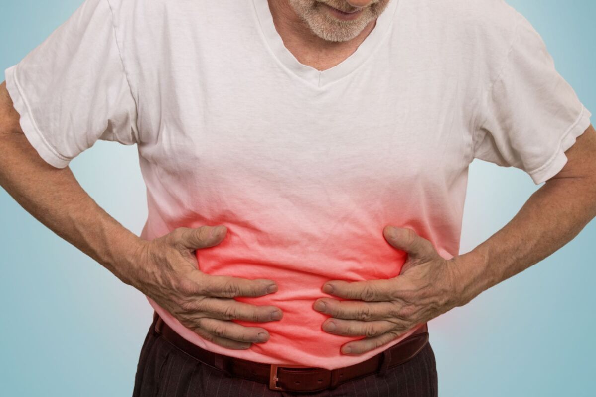 Amebiasis, ‘golpe’ al intestino La amebiasis es una infección intestinal. Es causada por el parásito microscópico Entamoeba histolytica, que puede vivir en el intestino grueso (colon) sin causarle daño.