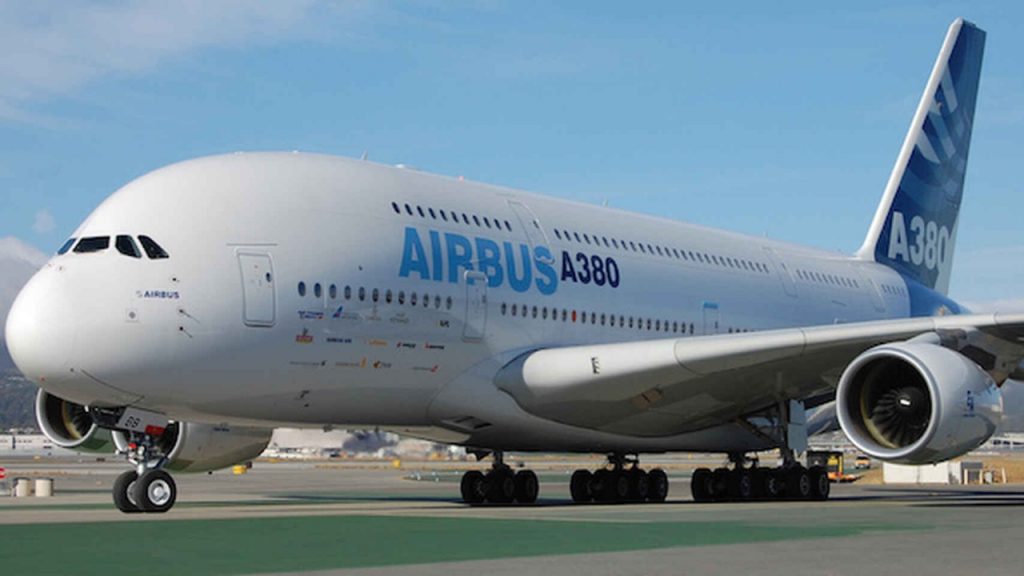 ¡Increíble! Avión voló de Francia a Canadá usando aceite de cocina como combustible Un Airbus A380 realizó su primer vuelo propulsado completamente por biocombustibles a base de aceite comestible.