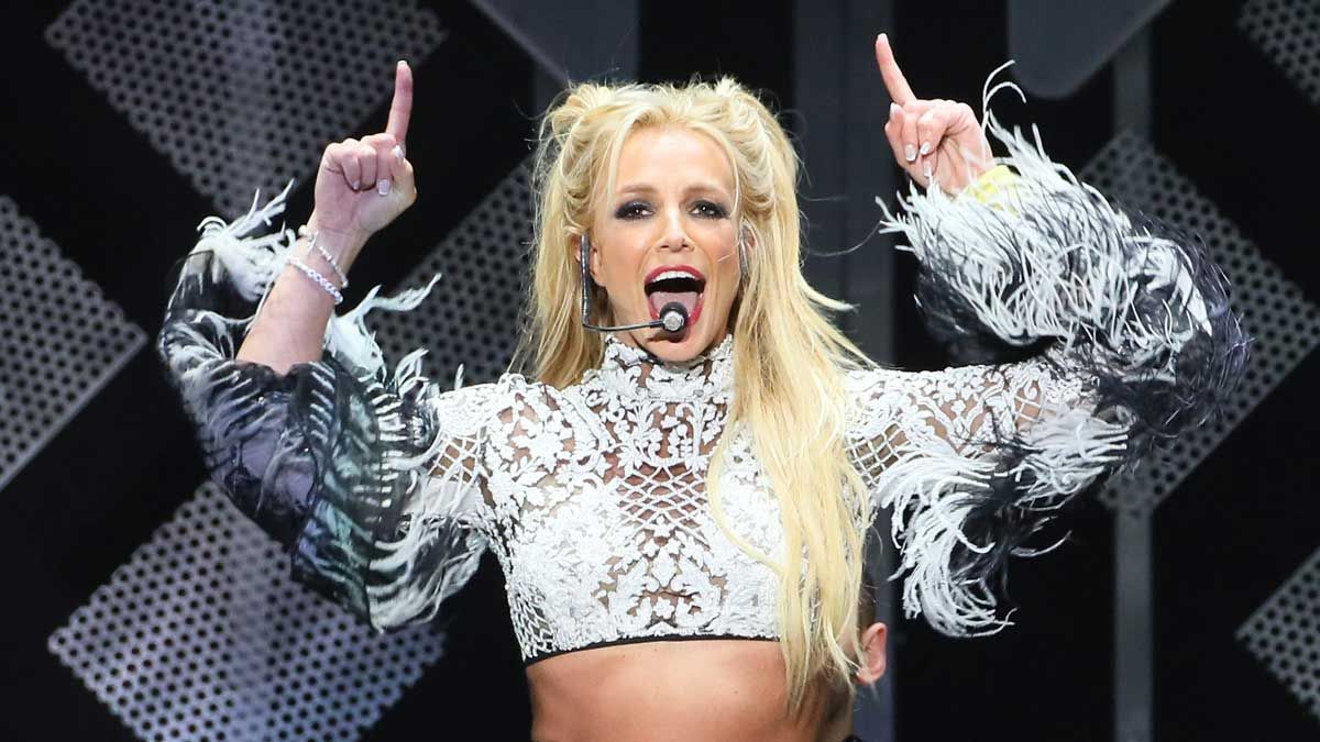 Britney Spears confirmó su embarazo La princesita del pop, Britney Spears, anunció este lunes que está embarazada, poniéndole fin a los rumores que se habían desencadenado desde la semana pasada todo por una foto publicada por la cantante.