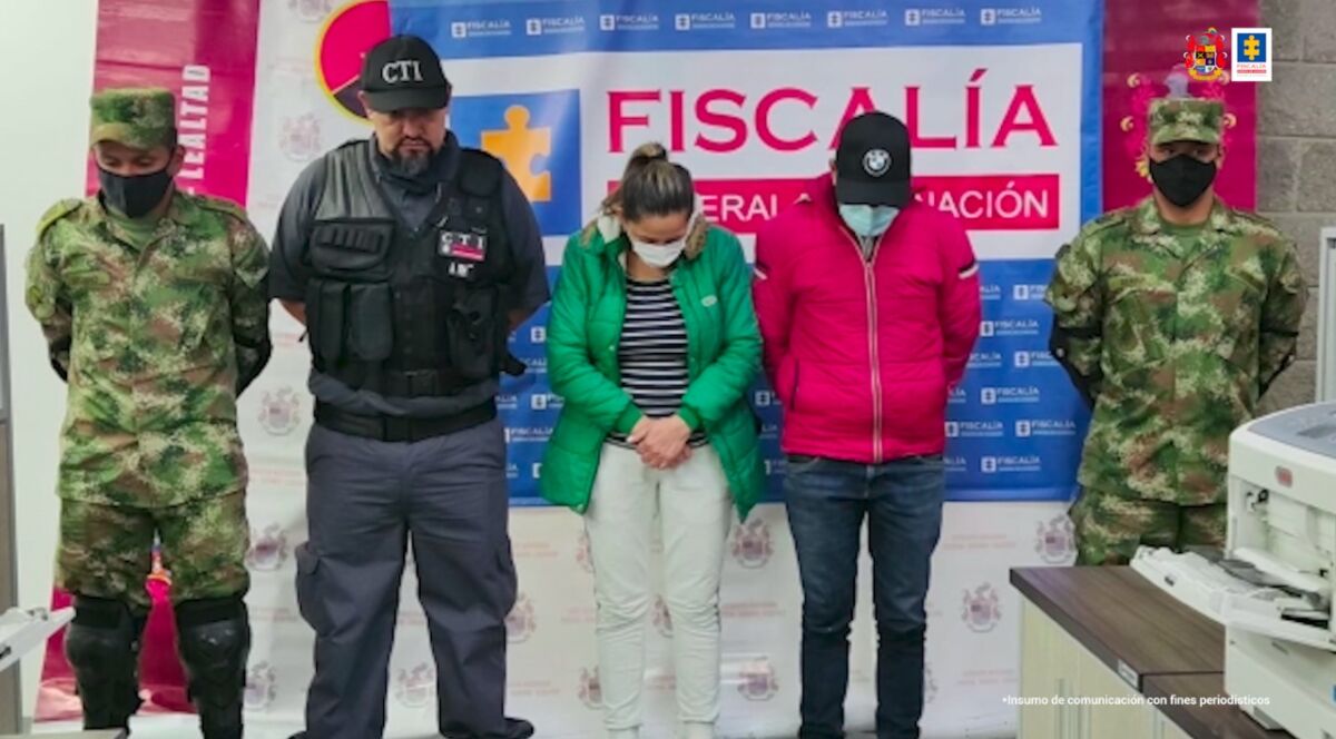 Cae uno de los mayores traficantes de armas en Bogotá En la ciudad de Bogotá fue capturado un sujeto señalado por la Fiscalía por ser uno de los mayores fabricantes y traficantes de armas de fuego para las organizaciones criminales.