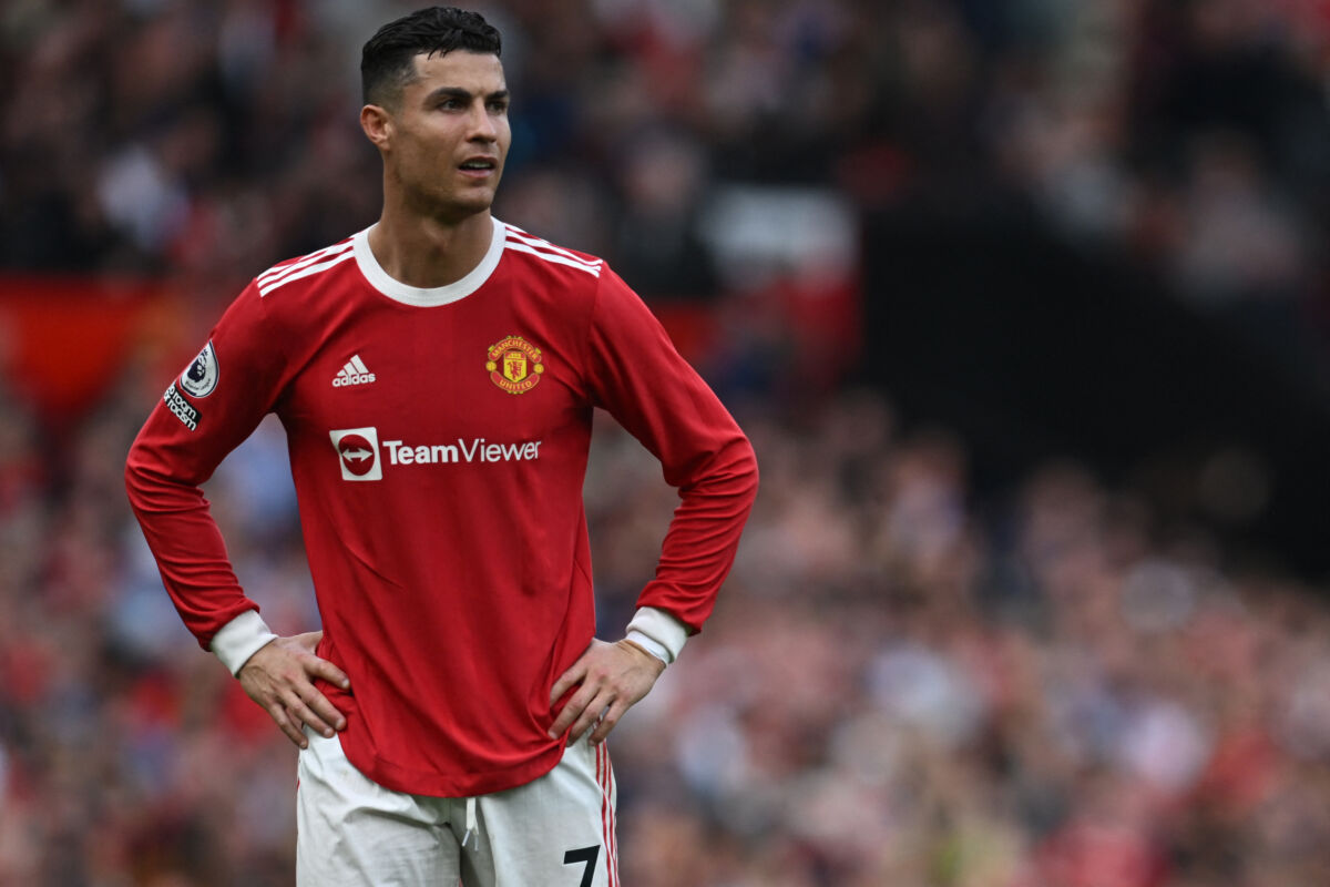 Manchester United le dijo chao a CR7 Este martes 22 de noviembre, a dos días de que debute Portugal en el Mundial, se confirmó que Cristiano Ronaldo colgó los guayos del Manchester United.