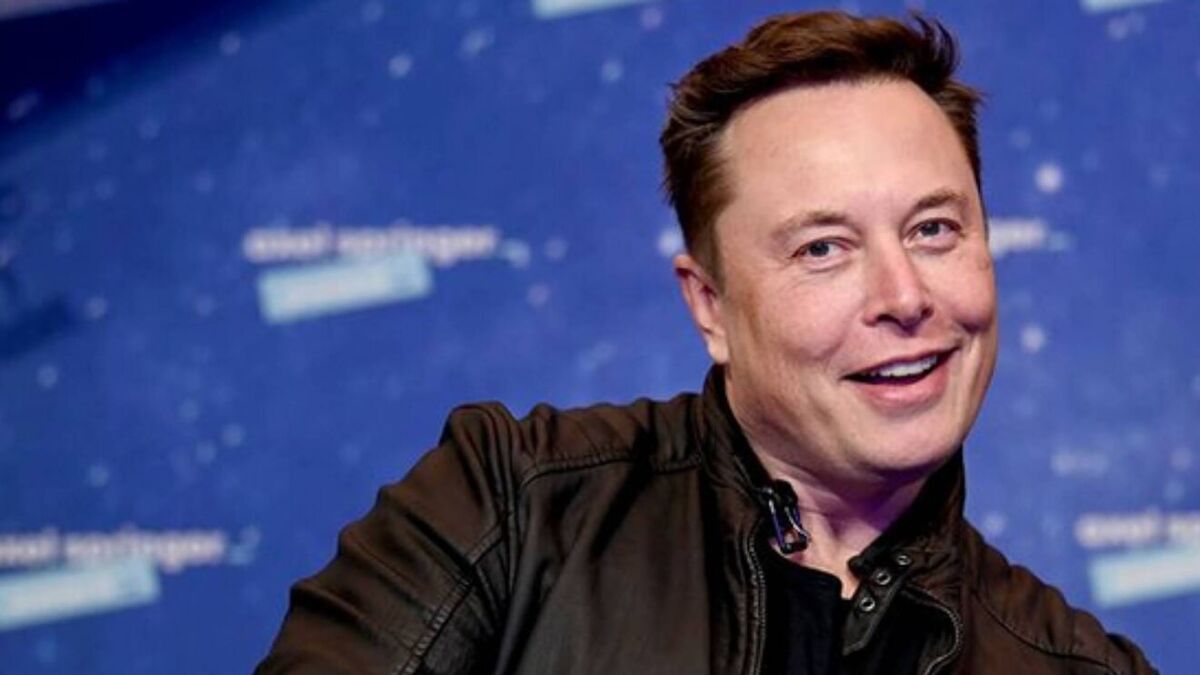 Elon Musk ahora es el dueño de Twitter El consejo de administración de Twitter ha decidido finalmente aceptar la oferta inicial de compra de la compañía presentada por Elon Musk por un total de 43.394 millones de dólares (40.495 millones de euros), según ha informado este lunes en un comunicado.