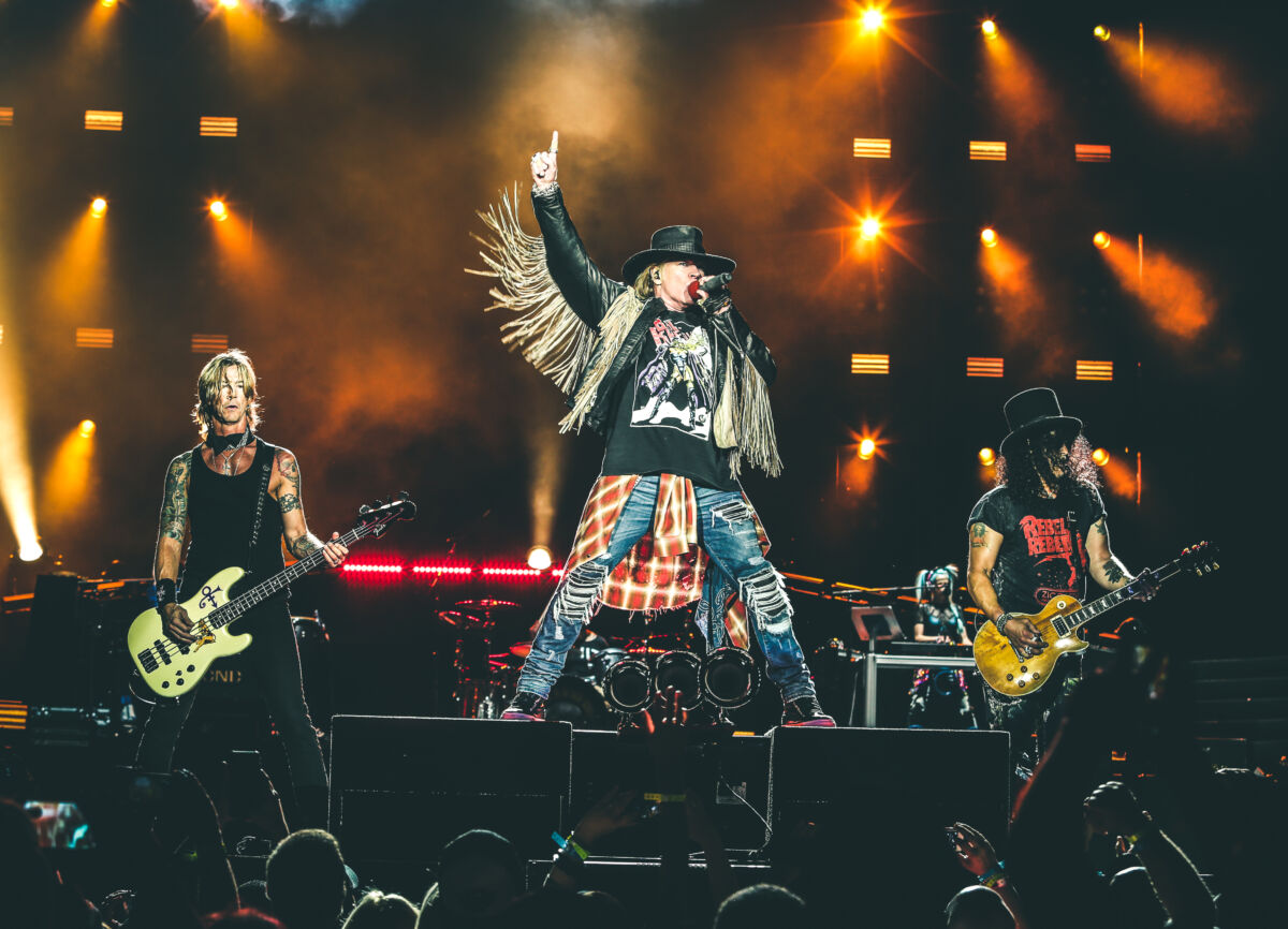 Pilas a los cierres viales por el concierto de los Guns N' Roses en Bogotá Debido a este importante concierto, la Secretaría de Movilidad anunció que se realizarán unos cierres viales para que los tenga presente: