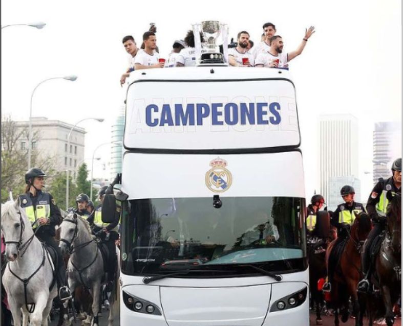 Real Madrid se coronó campeón de la Liga de España Este sábado, Real Madrid consiguió su título número 35 en la Liga de España. Con doblete de Rodrygo y anotaciones de Marco Asensio y Karim Benzema, Real Madrid superó 4-0 al Espanyol este sábado y celebró de manera anticipada un nuevo campeonato en la Liga de España.