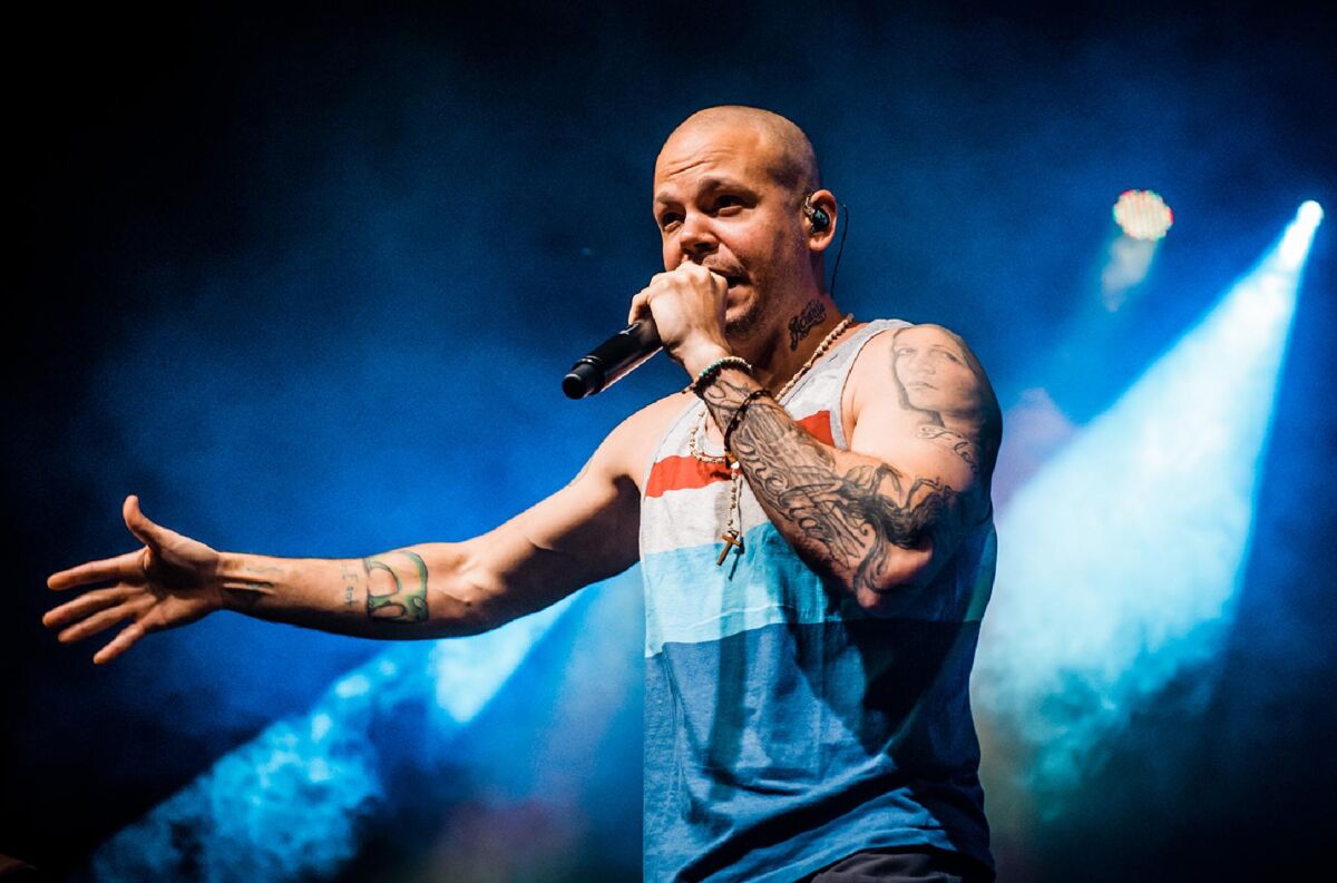 Las polémicas exigencias de Residente para dar un concierto El compositor y cantante puertorriqueño René Pérez, más conocido como 'Residente', volvió a ser tendencia en redes sociales, tras conocerse la versión del dueño de una productora, quien expuso su experiencia con el exintegrante de Calle 13, en un evento que organizó en Perú.