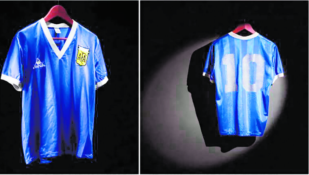 Subastarán camiseta de Diego Maradona La camiseta que usó el astro argentino Diego Armando Maradona en el recordado partido ante Inglaterra, en los cuartos de final del Mundial de México 1986, será vendida por el ex futbolista inglés Steve Hodge, su dueño.