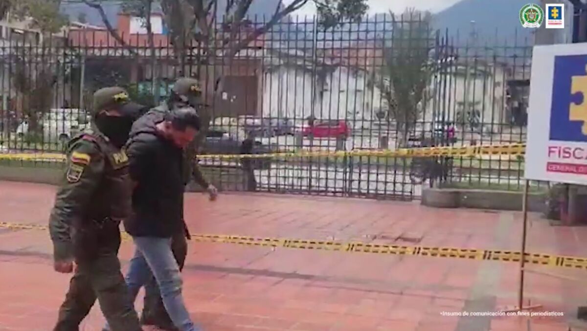 Cae violador en serie en Bogotá En las ultimas horas se conoció la captura de un señalado violador que simuló ser un operador de cable para abusar sexualmente de una niña de 12 años en el barrio San Pedro, en Suba.