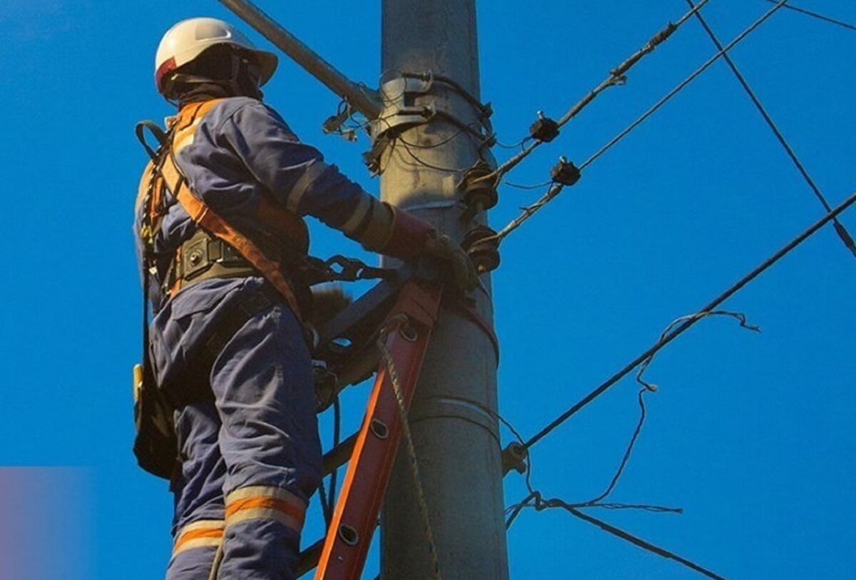 ¡Ojo a los cortes de luz para este lunes! Con la intención de brindar una mejora en el servicio de luz en la ciudad, por ajustes y reparaciones en el servicio que brinda Enel – Colombia, se estarán realizando mantenimientos y modernizaciones en la infraestructura para el sistema de luz en Bogotá.