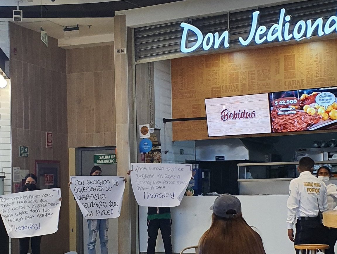 Le armaron alboroto a Don Jediondo por 'mala paga' Un escándalo con pancartas incluidas le armaron a Don Jediondo en una sede de su popular restaurante, en un centro comercial del norte de Bogotá, donde llamaron la atención de los visitantes a las vez que lo acusaban de mala paga.