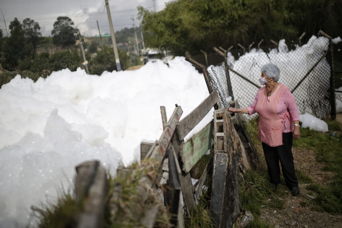 Controlaron la emergencia de la espuma contaminada en río cerca a Bogotá! -  Noticias de Bogotá y Cundinamarca