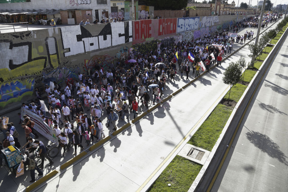 Pille cómo serán las movilizaciones este jueves en Bogotá Pese a que el Comité Nacional de Paro no convocó ninguna actividad de calle para este 28 de abril, diversas organizaciones estudiantiles y sociales sí saldrán a la calle este jueves para conmemorar el primer año del Paro Nacional.