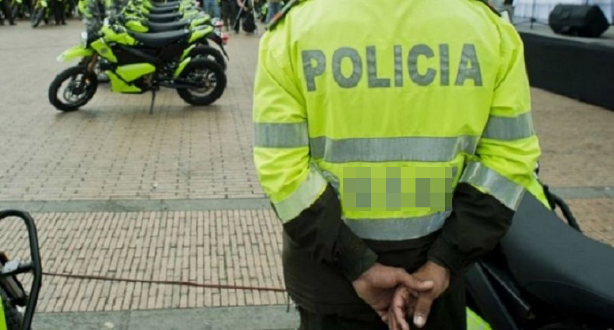 Una mujer y un policía resultaron heridos en medio de caravana presidencial en Bogotá En horas de la tarde del pasado viernes, 12 de agosto, una mujer resultó herida en medio de un accidente que implicó a un policía motorizado de la caravana presidencial en Bogotá.