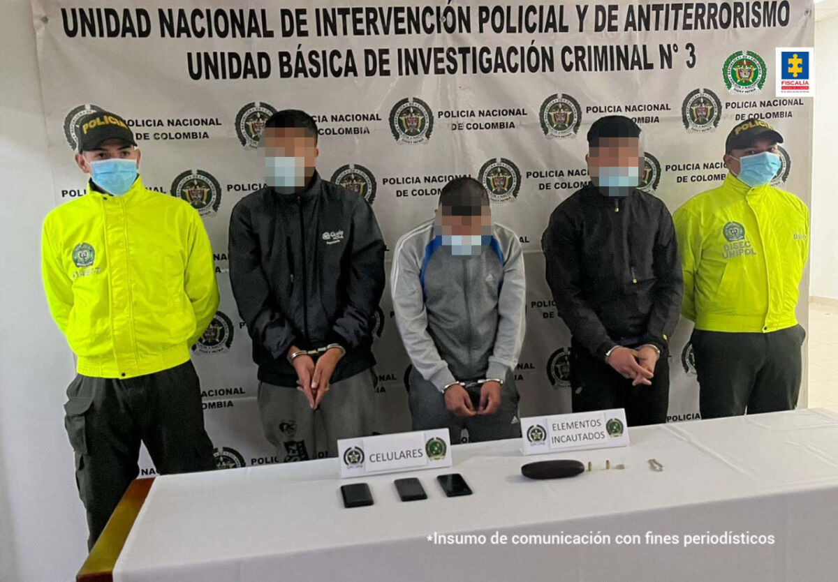 Golpe a banda delincuencial señalada de robar camionetas de alta gama La Fiscalía logró la judicialización de cuatro presuntos integrantes de una banda criminal dedicada a robar camionetas de alta gama en Bogotá.