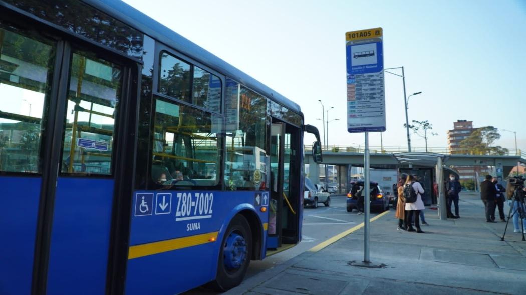 Pille los cambios que tendrán algunas rutas de TM y Sitp La Alcaldía de Bogotá informó que para esta semana algunas de las rutas de TransMilenio y de Sitp, tendrán unos cambios debido a obras e intervenciones que se estarán realizando para mejorar el servicio.