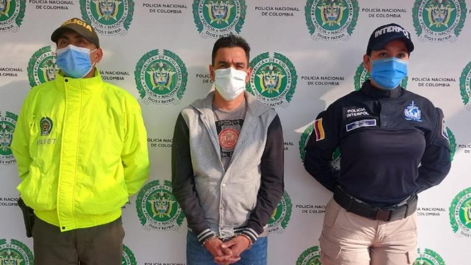 Cayó en Bogotá el piloto a quien acusan de ser de temida mafia El piloto Diego Mauricio Blanco Blanco fue capturado por las autoridades en las últimas horas en una calle del norte de Bogotá, mientras caminaba tranquilamente.