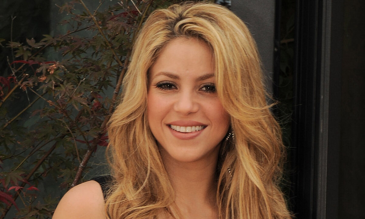 Shakira se fue de Barcelona con sus hijos La cantante colombiana Shakira decidió darse un respiro y alejarse de su hogar en Barcelona (España) para pasar tiempo de calidad con sus hijos y relajarse luego su reciente separación con el futbolista Gerald Piqué.