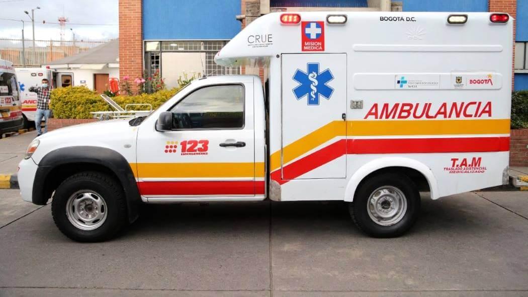 Roban equipos médicos de ambulancia que atropelló a un perrito En las últimas horas se conoció que una ambulancia fue atacada por la comunidad en la localidad de Kennedy, luego que infortunadamente atropellaran a un perrito cuando acudían a atender una emergencia.
