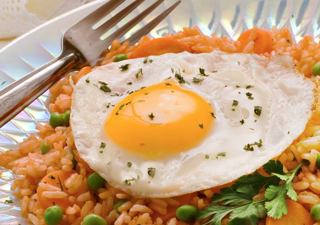 ¿Comer arroz con huevo todos los días es bueno o malo? Conozca los riesgos o beneficios de comer diariamente arroz con huevo, un 'plato de guerra' de los colombianos.