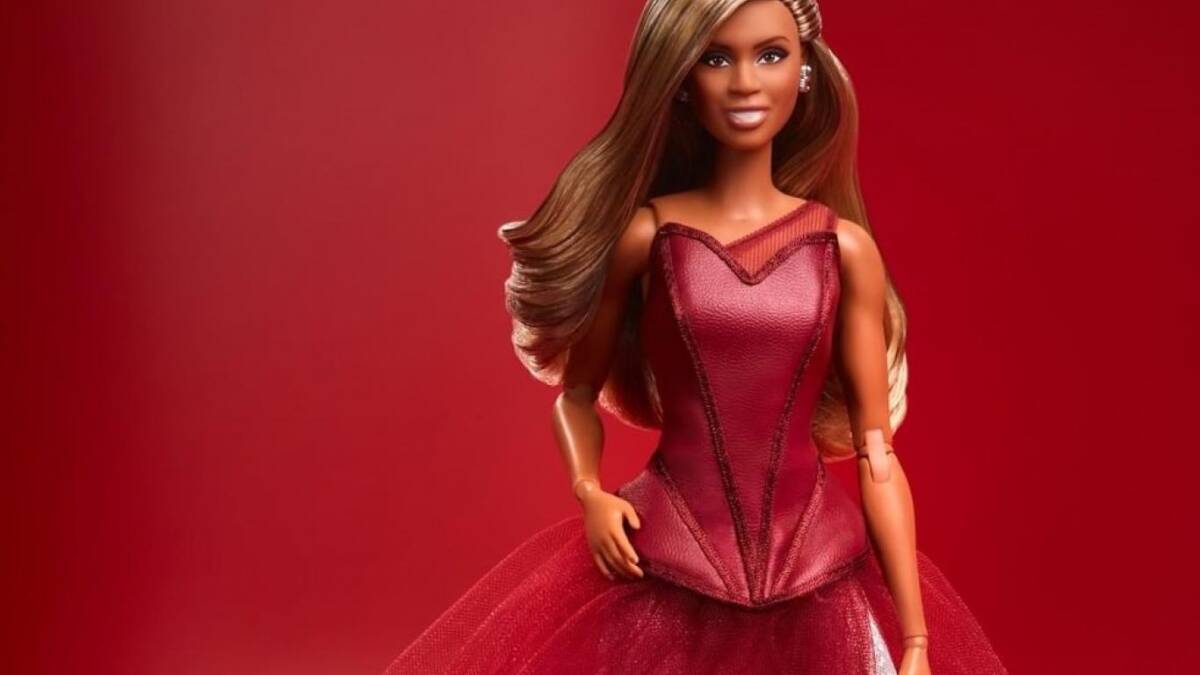 Barbie lanza su primera muñeca transgénero Estamos en una época en la que se ha reconocido los derechos de la comunidad LGBTI, por lo que se habla de inclusión dentro de la sociedad. Es por ello que Barbie, decidió sacar al mercado su primera muñeca transgénero.