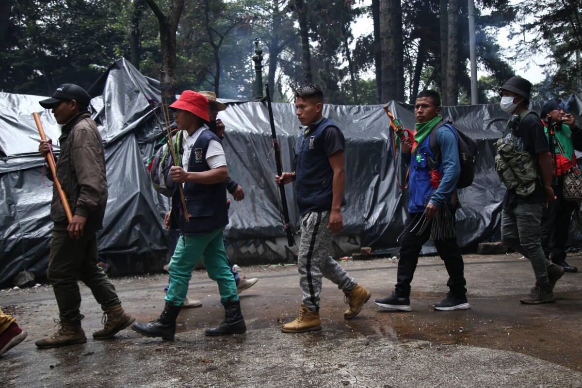 Al menos 700 indígenas han salido del parque nacional en Bogotá La salida de los pueblos indígenas del Parque Nacional en Bogotá continúa de forma gradual y a la fecha, según líderes indígenas, cerca de 700 personas ya se han trasladado a centros de refugio temporales ubicados en otras zonas de la ciudad.