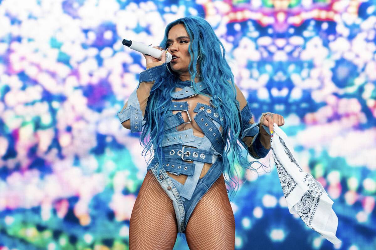 Karol G oficializó que dejará de tener cabellera azul La cantante paisa Karol G en su cuenta de Instagram le contó a sus fans que ya no tendrá más el cabello de color azul.