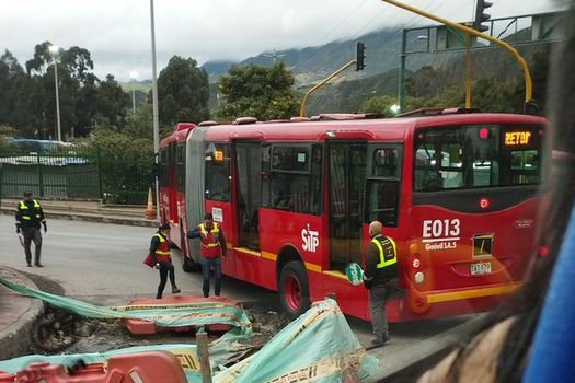Reportan afectaciones de movilidad en el Portal Usme Desde tempranas horas de este jueves, usuarios del sistema TransMilenio en el Portal Usme, reportaron que hay retrasos en los servicios de buses, por lo que muchos pasajeros han preferido caminar para llegar a sus destinos.